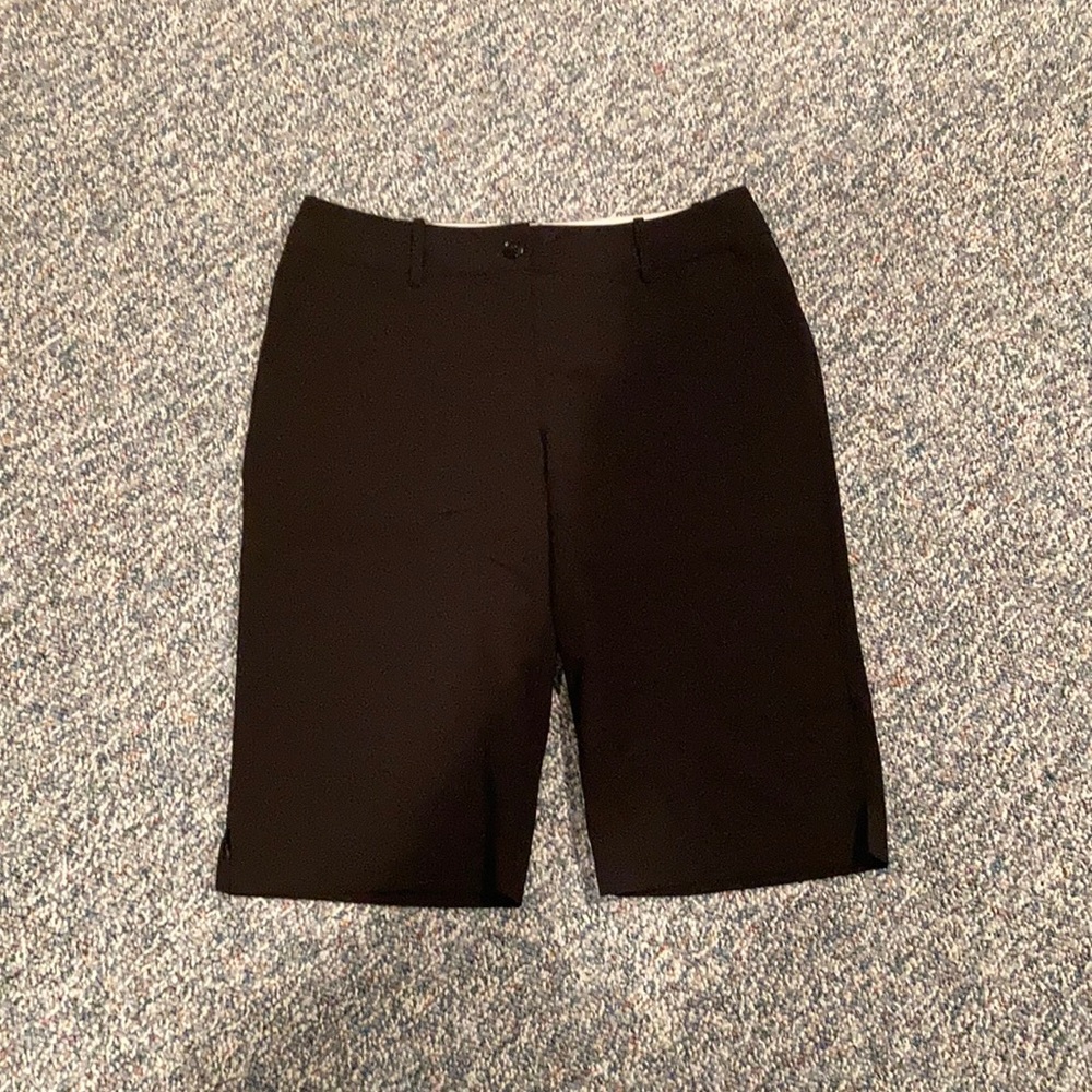Worthington Black Capri Pants